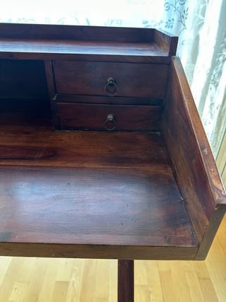 Escritorio de madera estilo pupitre