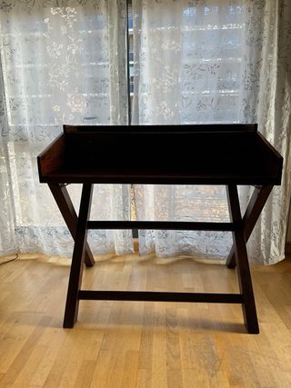 Escritorio de madera estilo pupitre