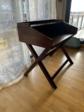 Escritorio de madera estilo pupitre