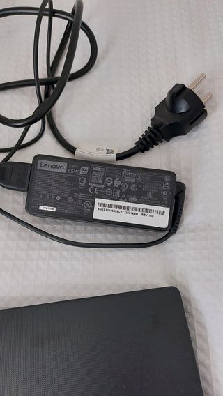 Portátil Lenovo V15 G4 IRU 83A1 sin usar