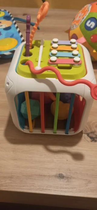 Lote juguetes bebé: tractor, piano, etc.