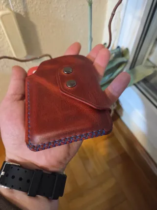 Cartera artesanal de cuero