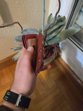 Cartera artesanal de cuero