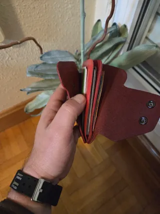 Cartera artesanal de cuero