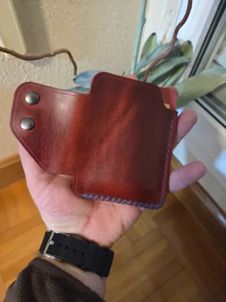 Cartera artesanal de cuero