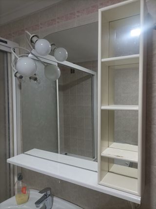 Mueble de baño con espejo