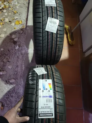 2 Neumáticos Bridgestone Tranza 225/45R18 95H XL