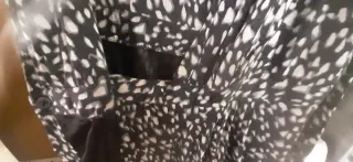 vestido cruzado efecto gotas