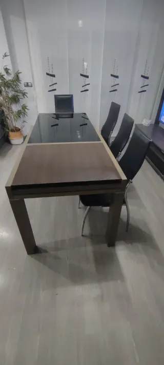 Mesa extensible Madera y Cristal 127x80 y 4 sillas