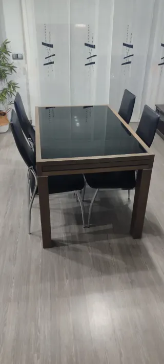 Mesa extensible Madera y Cristal 127x80 y 4 sillas