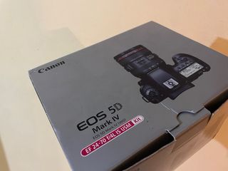 Caja Canon EOS 5D Mark IV Kit