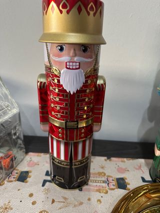 Latas Decorativas Cascanueces