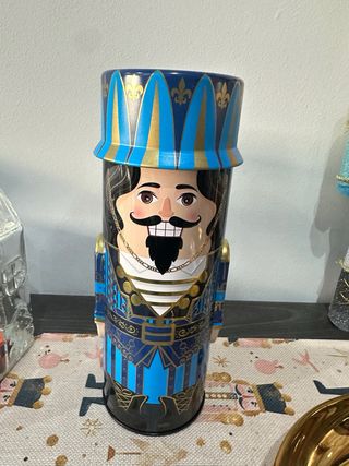 Latas Decorativas Cascanueces