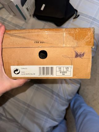 Botas de Rugby Mitre Negras y Amarillas