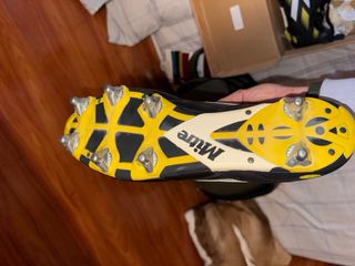 Botas de Rugby Mitre Negras y Amarillas