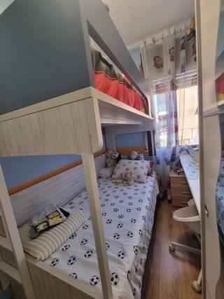 Litera infantil blanca y azul