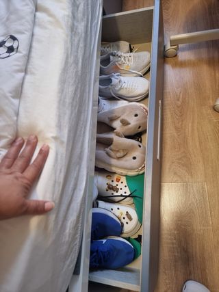 Litera infantil blanca y azul