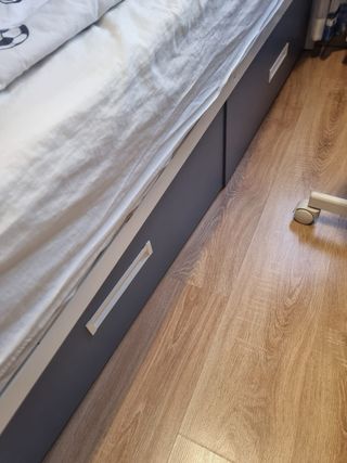 Litera infantil blanca y azul