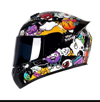 Casco integral con diseño divertido