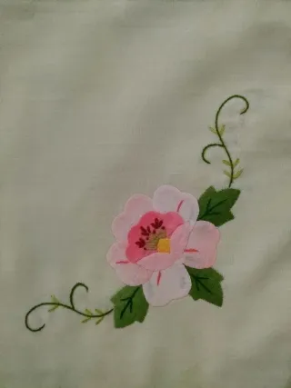 Mantel Vintage Bordado a Mano a estrenar.