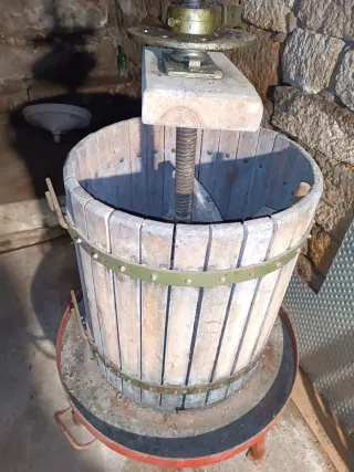 Prensa de vino de madera