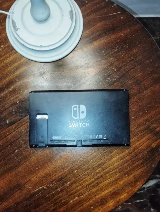 Nintendo Switch V2 + Funda + Soporte Mandos