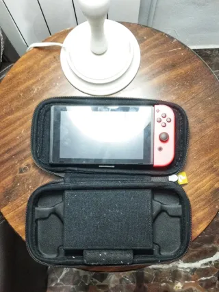 Nintendo Switch V2 + Funda + Soporte Mandos