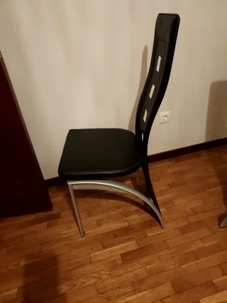 Mesa de comedor cristal y 4 sillas