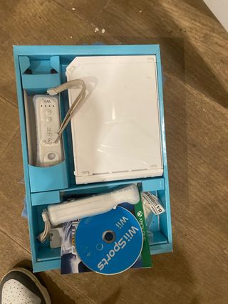 Nintendo Wii + Wii Sports + Mandos