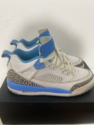 Zapatillas Jordan Blancas y Azules