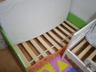 Camas infsntiles, blanca con barrera y colores