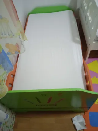 Camas infsntiles, blanca con barrera y colores