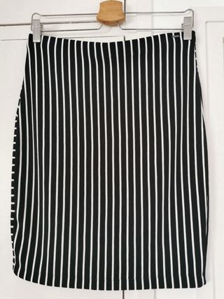 Falda de Lez a Lez diseño rayas blanco y negro