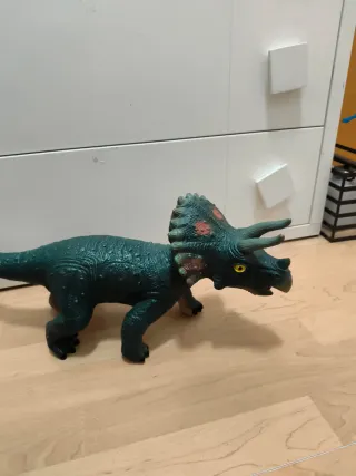 Dinosaurio Triceratops Juguete Verde