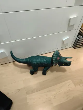 Dinosaurio Triceratops Juguete Verde