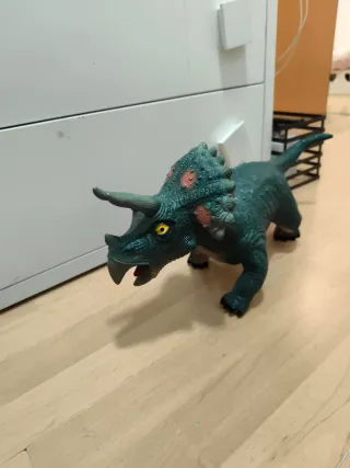 Dinosaurio Triceratops Juguete Verde