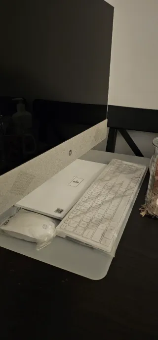 HP Pavilion 27 Ordenador Intel i5 8GB RAM