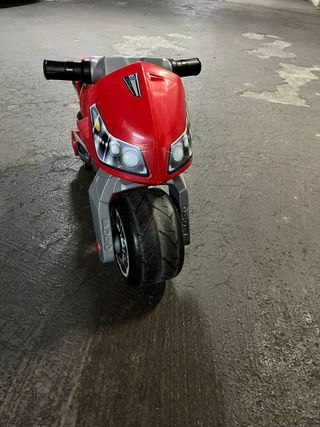 Moto infantil Molto roja