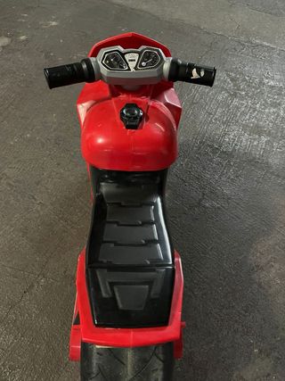 Moto infantil Molto roja