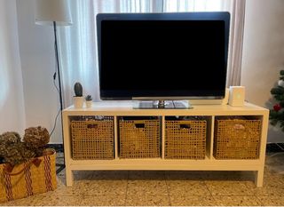 Estantería Kallax Ikea con Cestas y soporte
