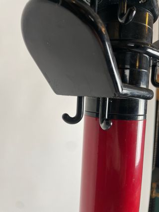 Appendiabiti da terra modernariato metallo rosso