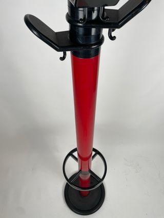 Appendiabiti da terra modernariato metallo rosso