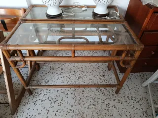 Mesa auxiliar bambú y cristal