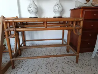 Mesa auxiliar bambú y cristal