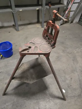 Mordaza de fontanería trípode