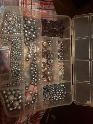 Cajas con abalorios para bisutería,tengo muchas