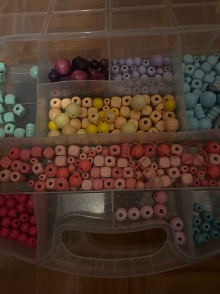 Cajas con abalorios para bisutería,tengo muchas