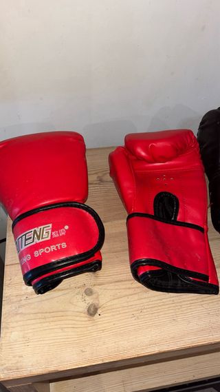 Kit Boxeo Guantes y Casco Rojo/Negro
