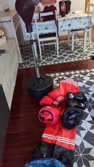 Kit Boxeo Guantes y Casco Rojo/Negro