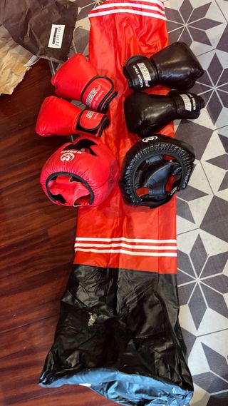 Kit Boxeo Guantes y Casco Rojo/Negro